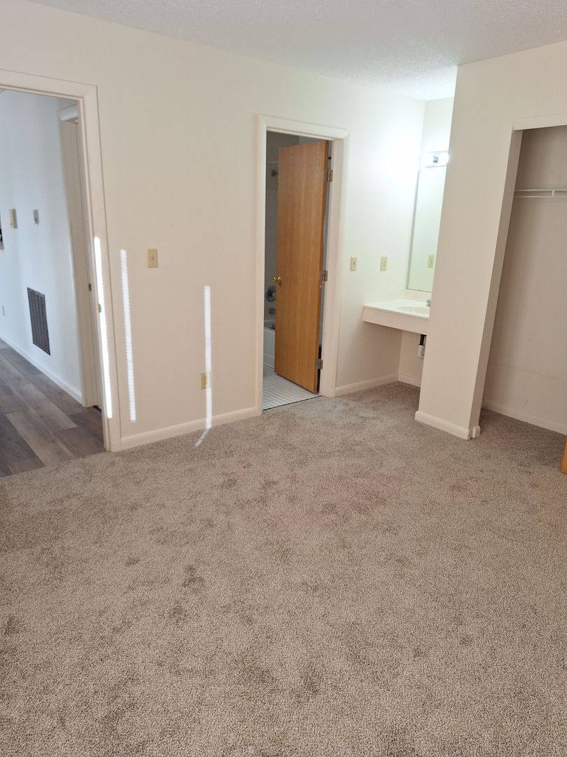 Apartment for rent at 402 Ashland Ave, Wapakoneta, OH 45895