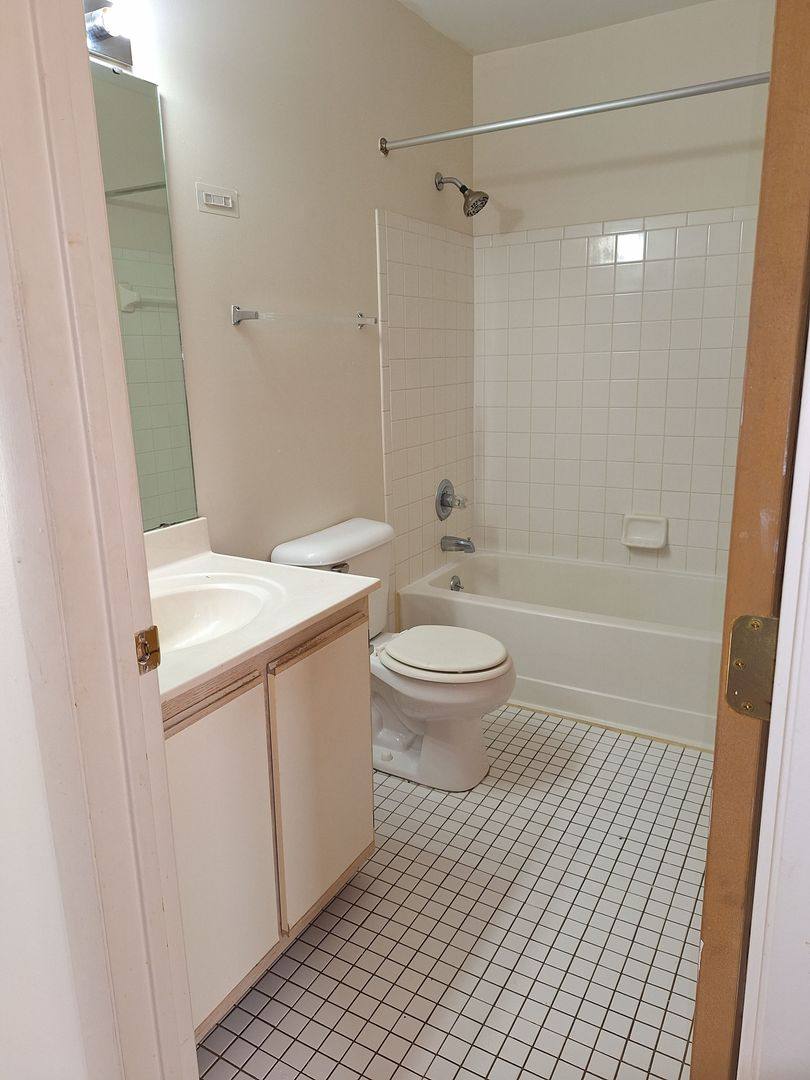 Apartment for rent at 402 Ashland Ave, Wapakoneta, OH 45895