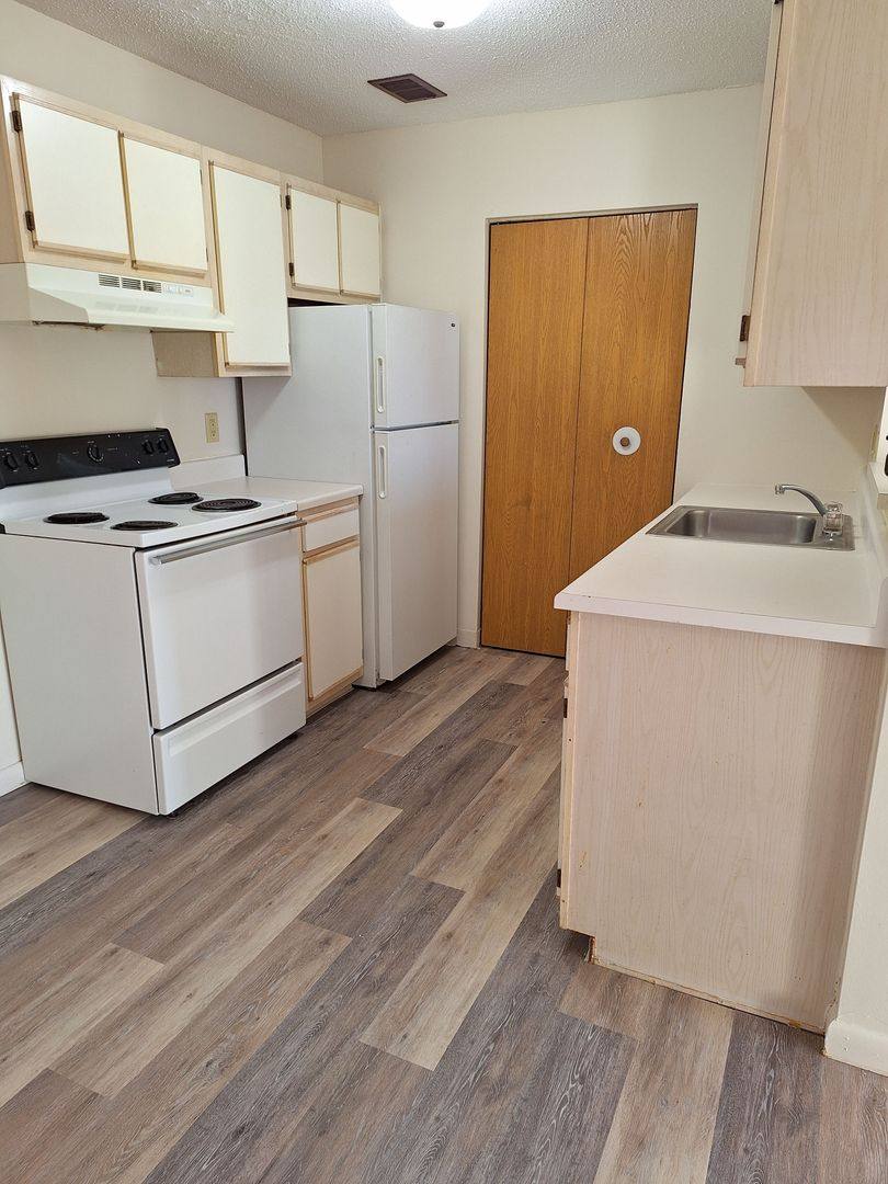 Apartment for rent at 402 Ashland Ave, Wapakoneta, OH 45895