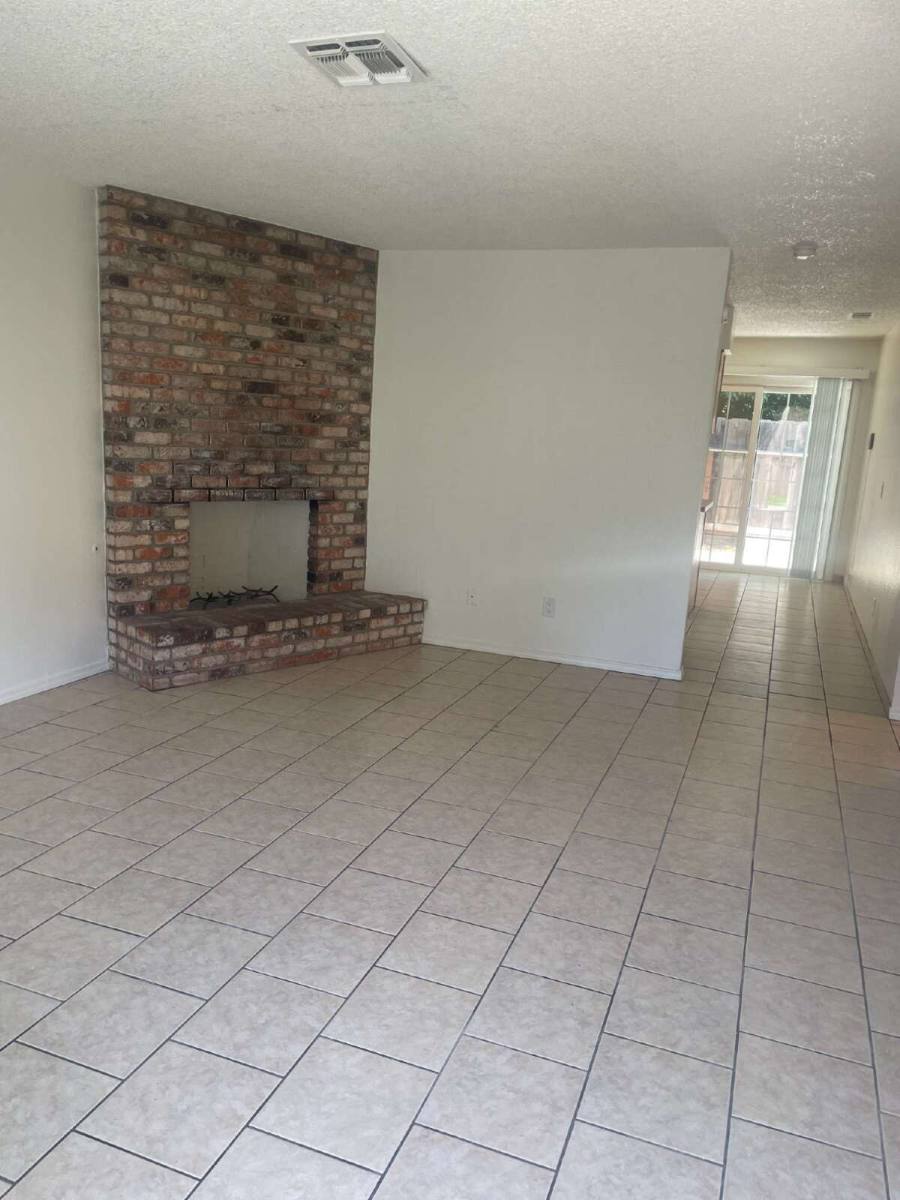 Apartment for rent at 159 W Alexander Ave, Merced, CA 95348