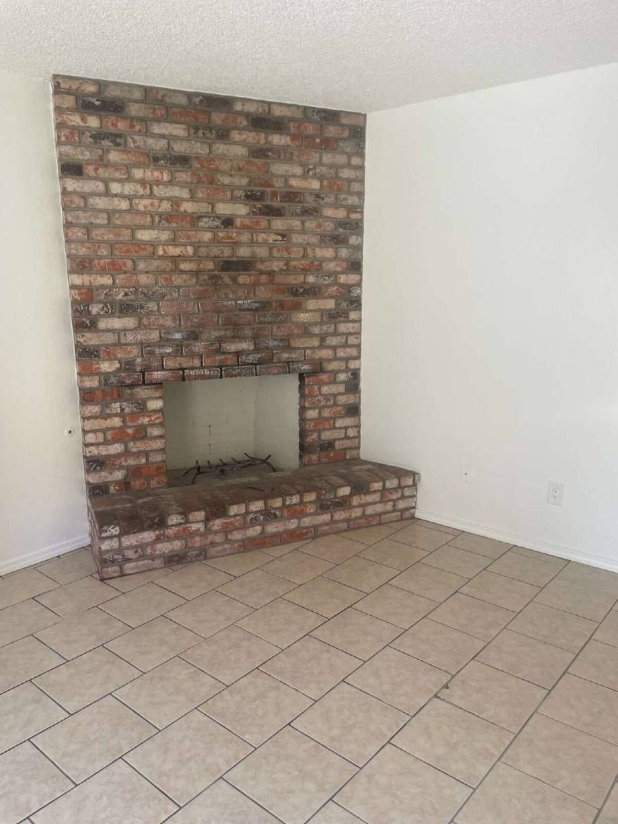 Apartment for rent at 159 W Alexander Ave, Merced, CA 95348