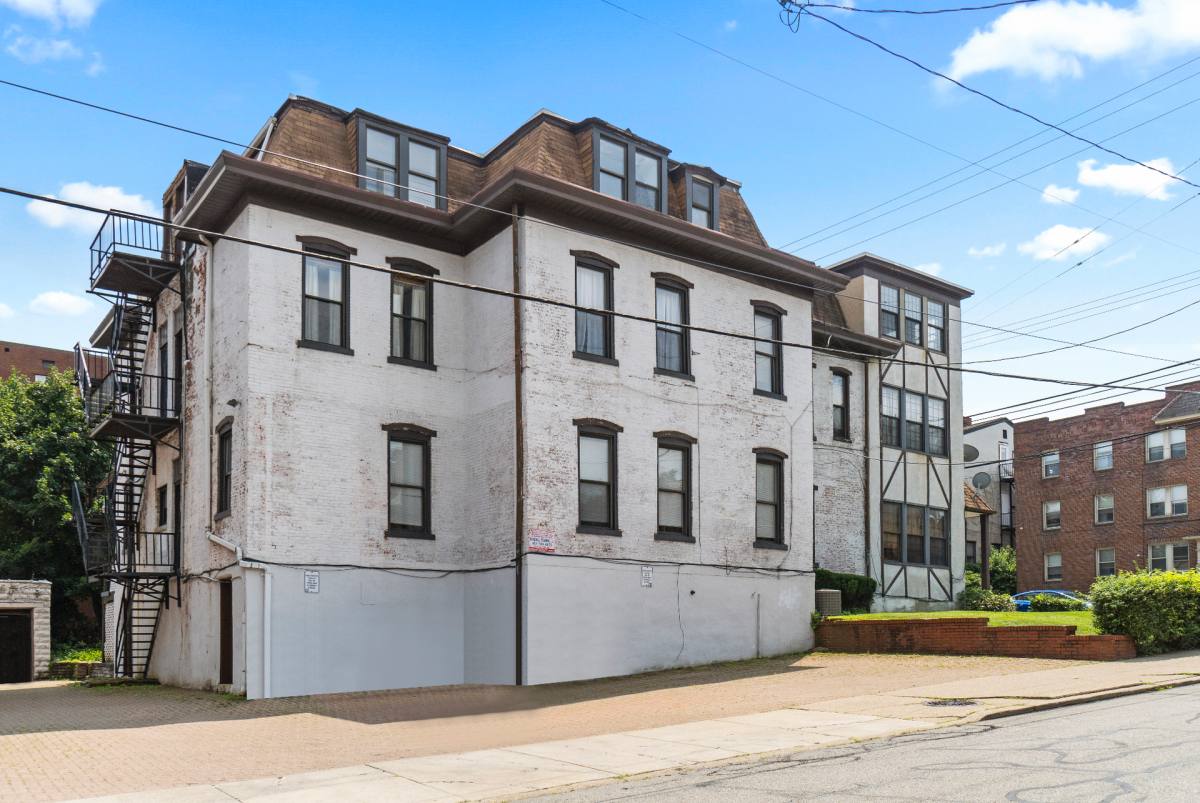 Apartment for rent at 803 S Negley Ave, Pittsburgh, PA 15232