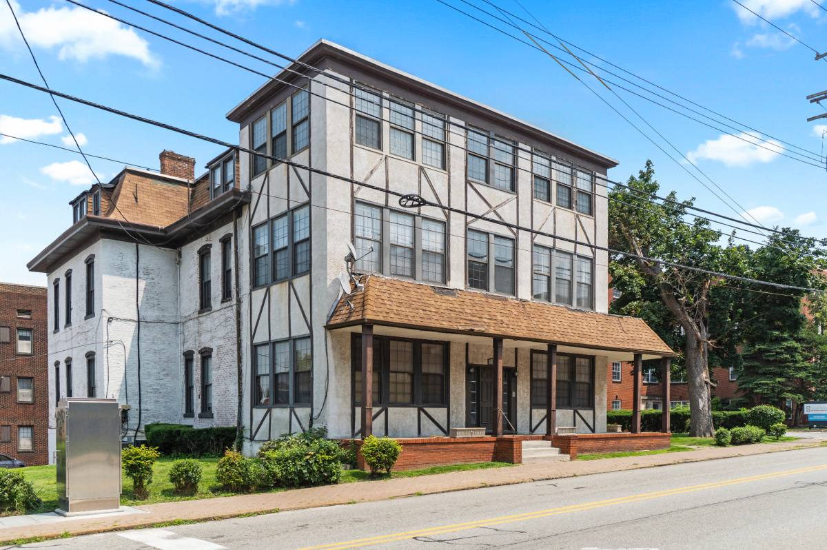 Apartment for rent at 803 S Negley Ave, Pittsburgh, PA 15232