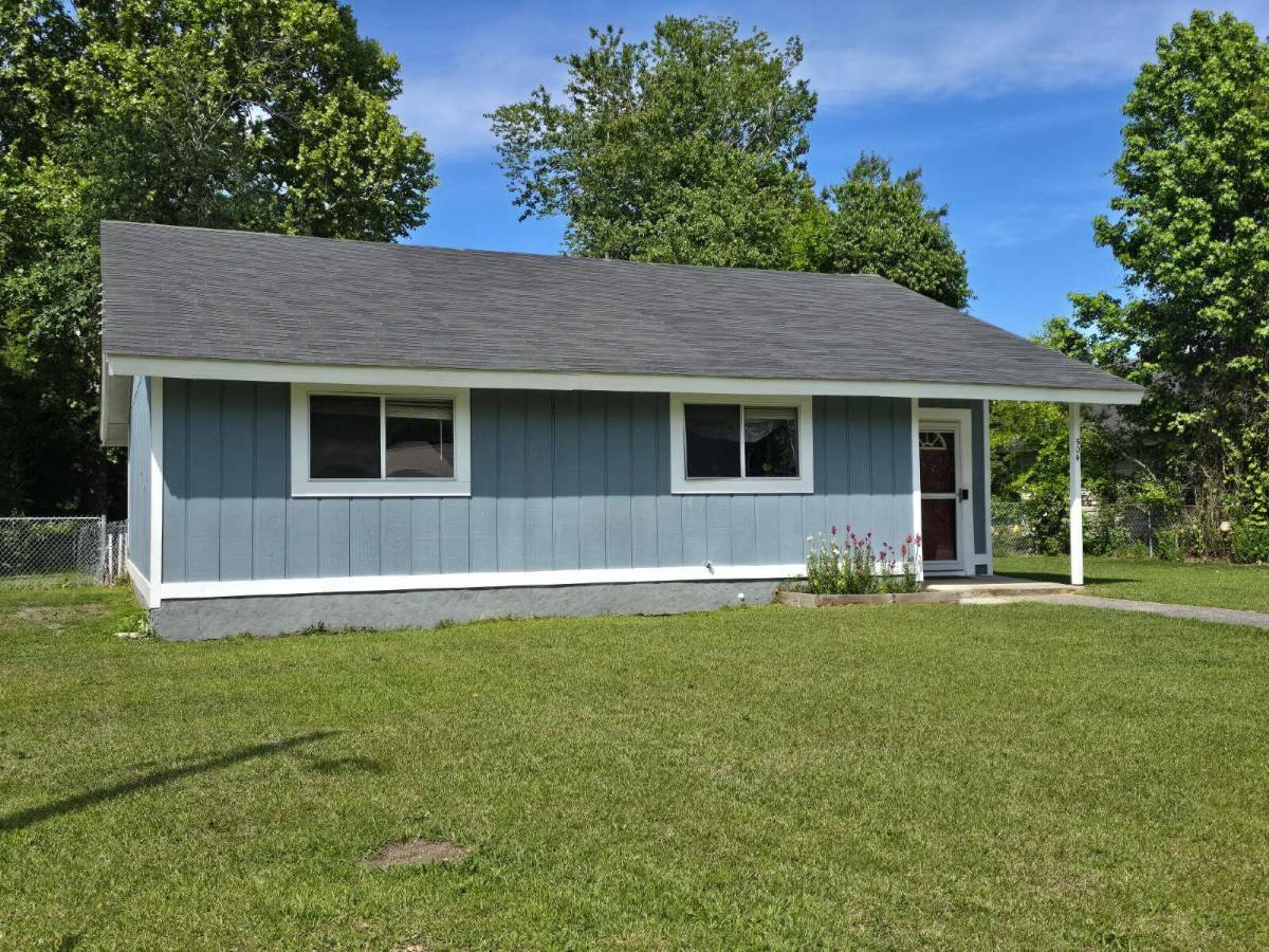 House for rent at 504 Dennis Rd, Jacksonville, NC 28546