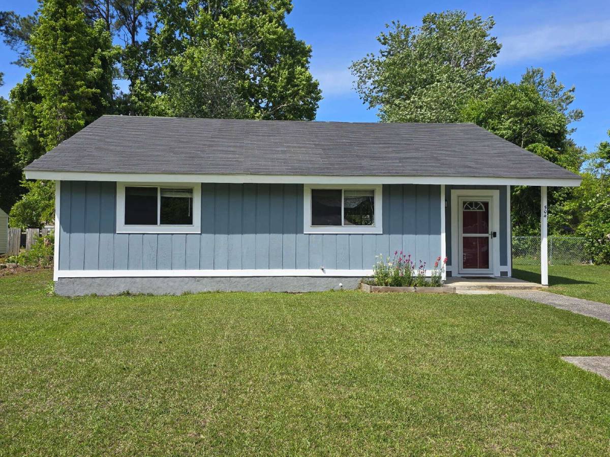 House for rent at 504 Dennis Rd, Jacksonville, NC 28546