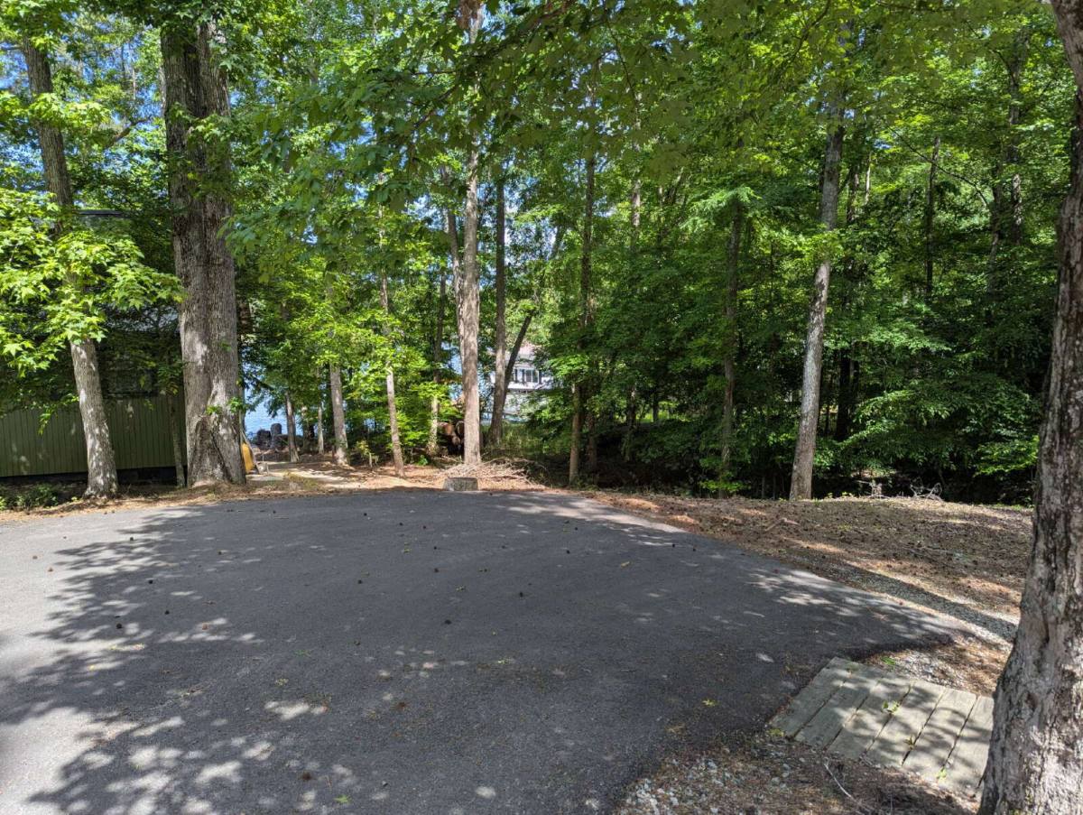 House for rent at 176 Crooked Creek Bay Rd SE, Eatonton, GA 31024