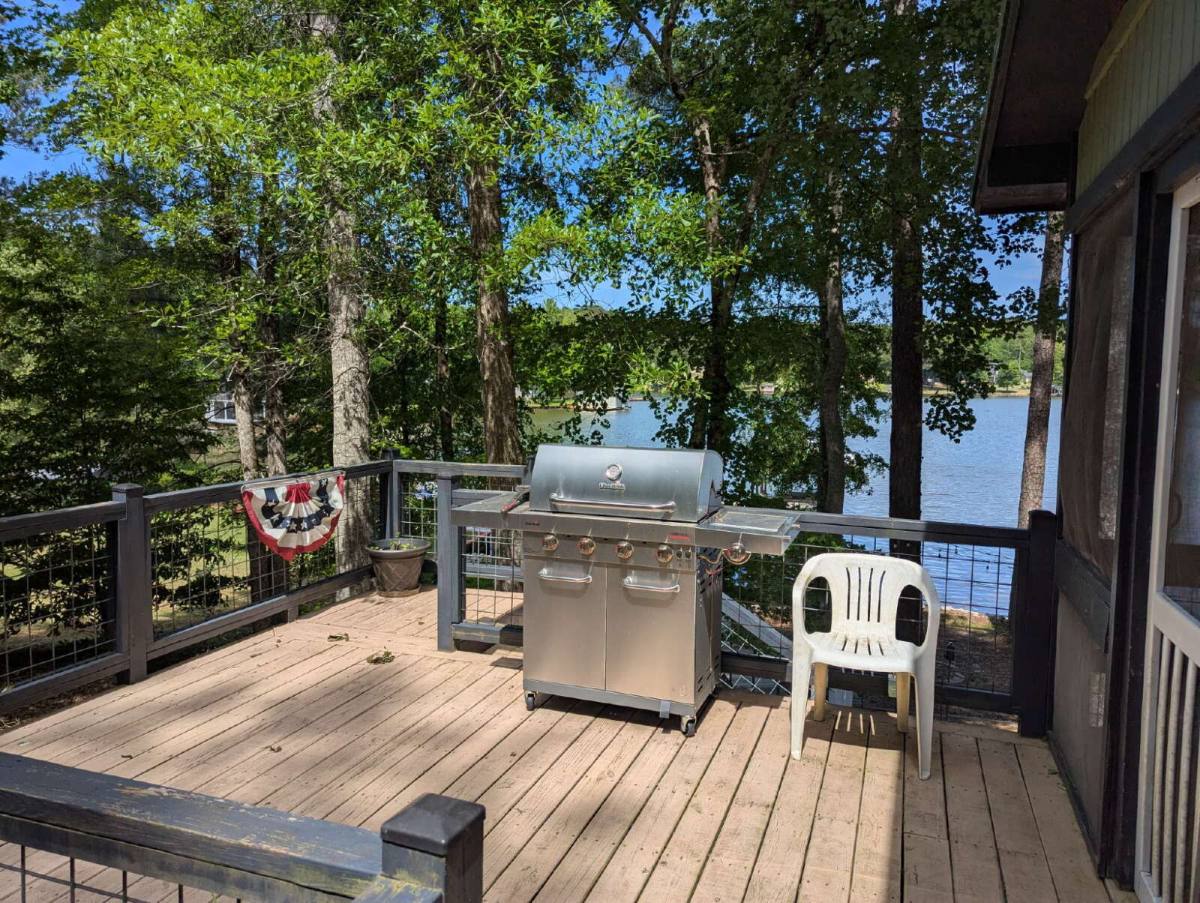 House for rent at 176 Crooked Creek Bay Rd SE, Eatonton, GA 31024