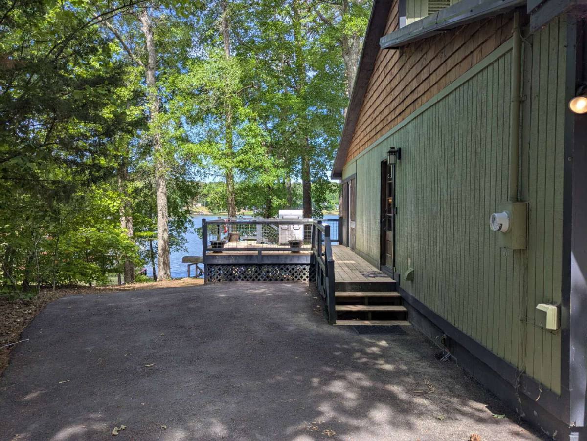 House for rent at 176 Crooked Creek Bay Rd SE, Eatonton, GA 31024