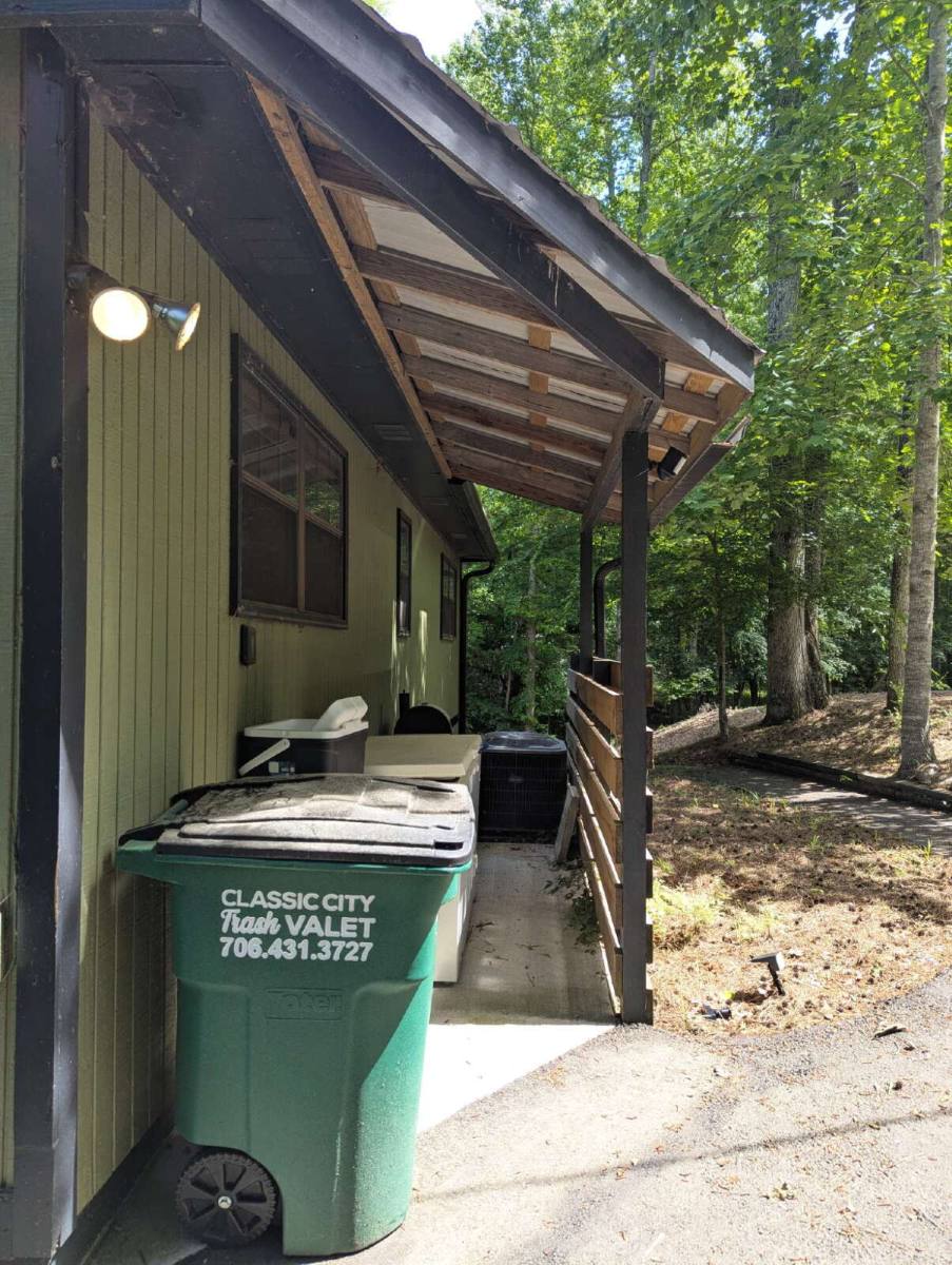 House for rent at 176 Crooked Creek Bay Rd SE, Eatonton, GA 31024