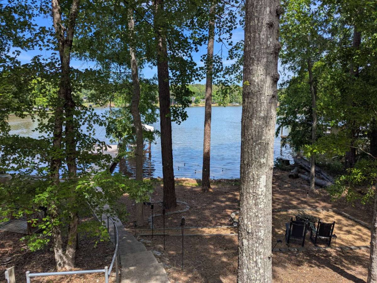House for rent at 176 Crooked Creek Bay Rd SE, Eatonton, GA 31024