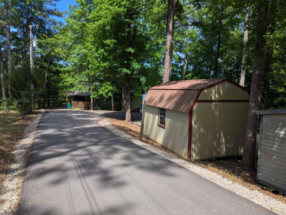 House for rent at 176 Crooked Creek Bay Rd SE, Eatonton, GA 31024
