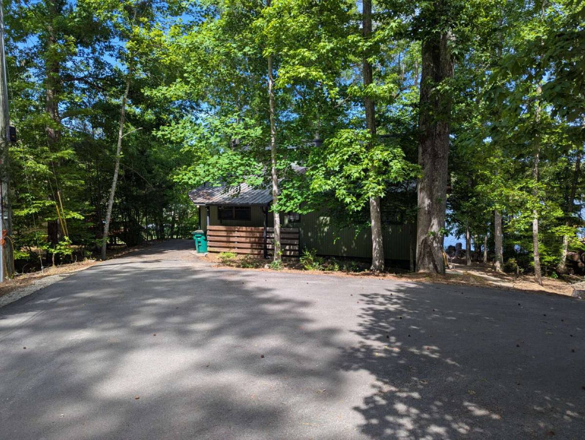 House for rent at 176 Crooked Creek Bay Rd SE, Eatonton, GA 31024