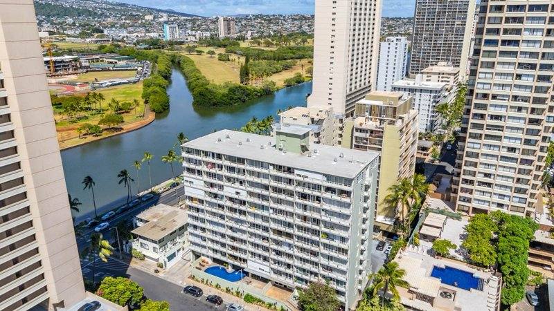 Condo for rent at 445 Kaiolu St, Honolulu, HI 96815