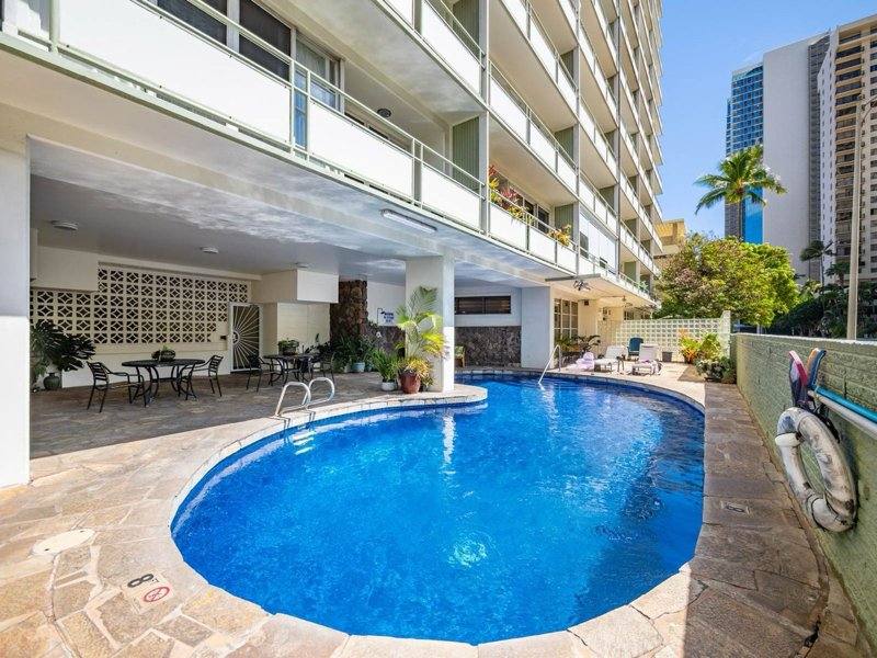Condo for rent at 445 Kaiolu St, Honolulu, HI 96815