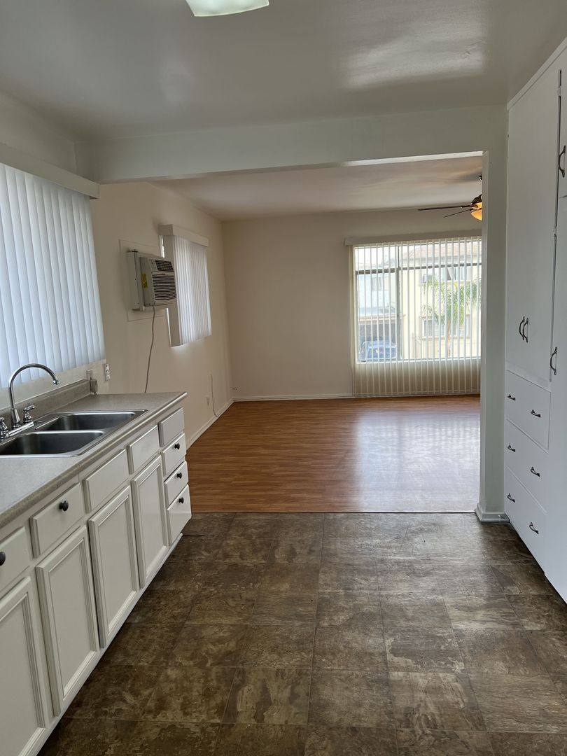 Apartment for rent at 6805 Bellaire Ave, North Hollywood, CA 91605