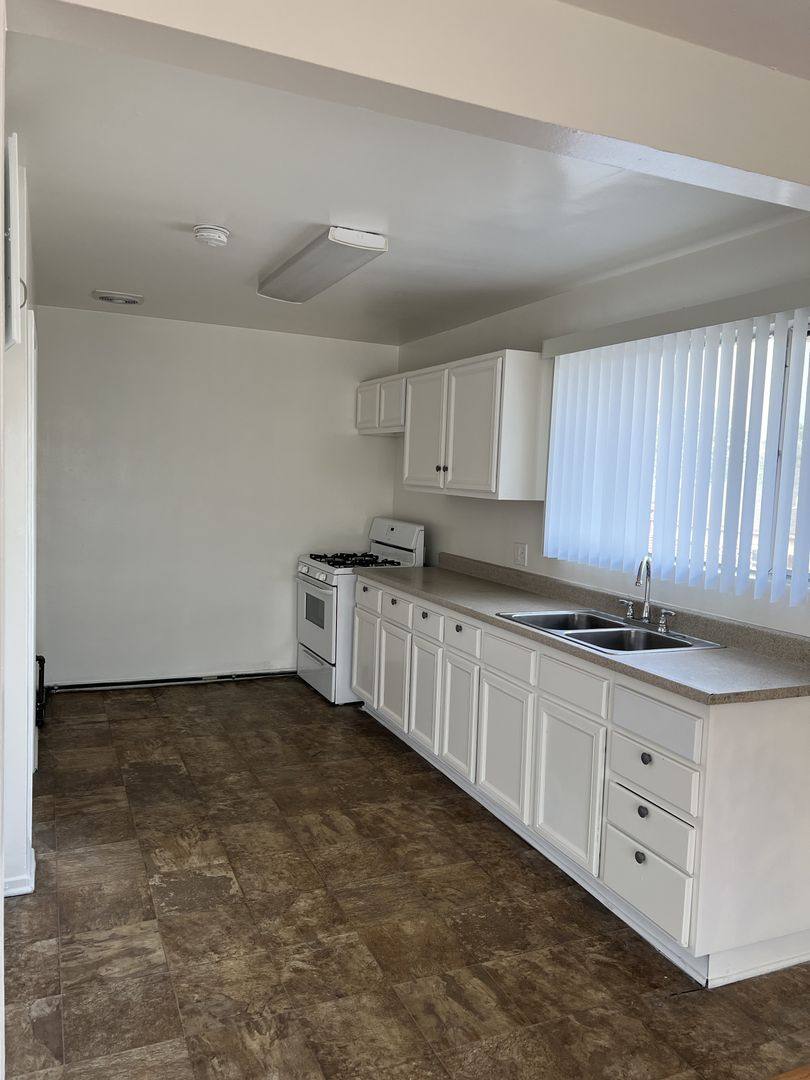 Apartment for rent at 6805 Bellaire Ave, North Hollywood, CA 91605