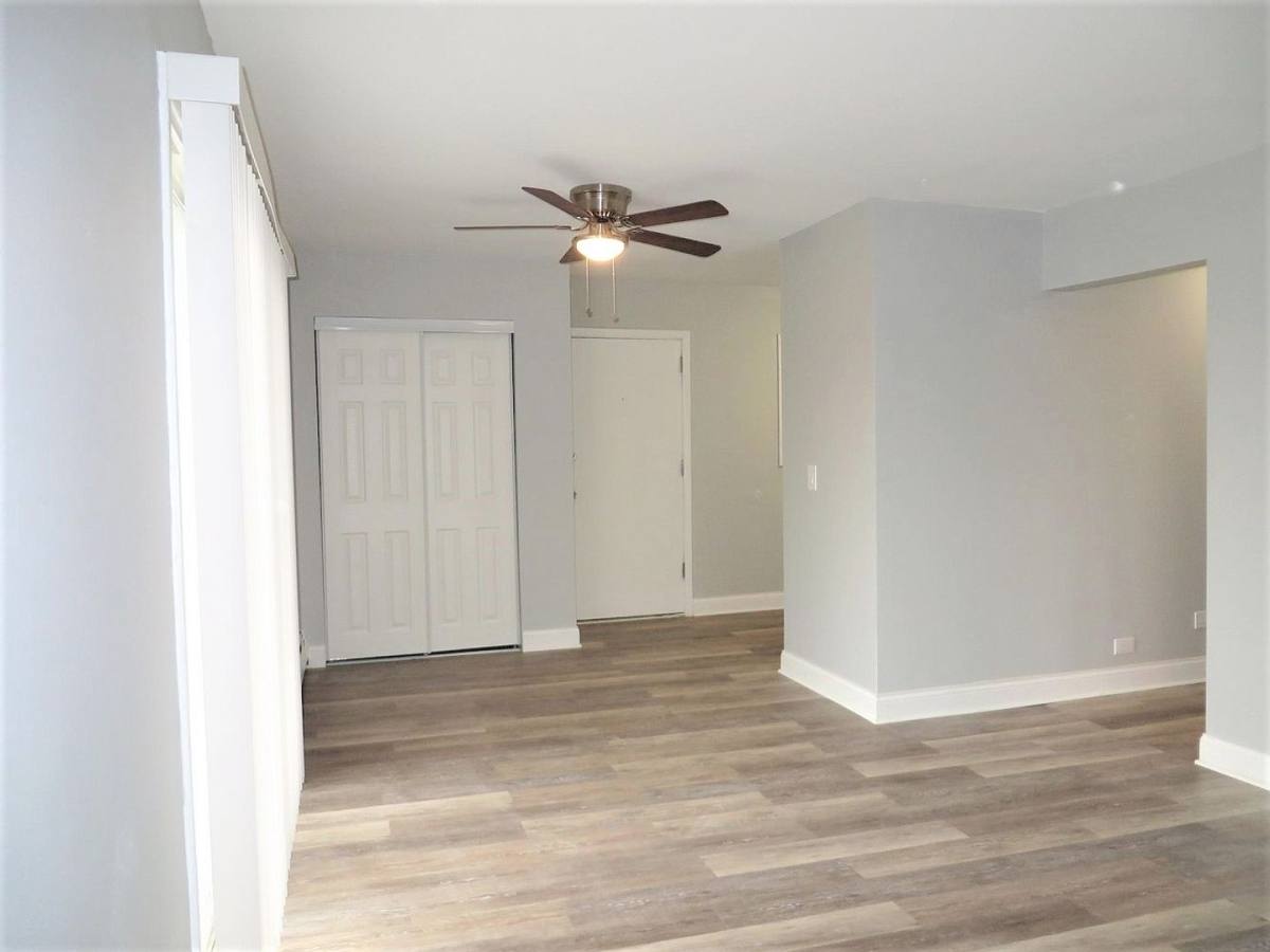 Apartment for rent at 1050 - 1110 N Wheeling Rd, Mount Prospect, IL 60056