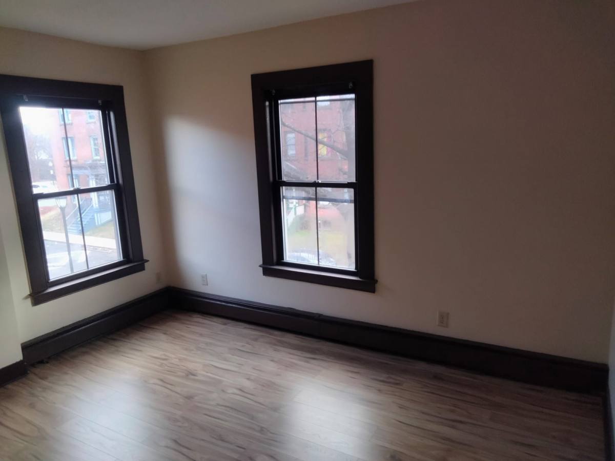 Apartment for rent at 52 Alden St #202, Hartford, CT 06114