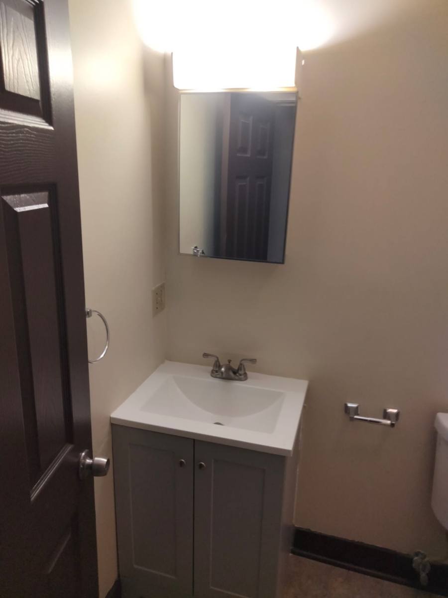 Apartment for rent at 52 Alden St #202, Hartford, CT 06114