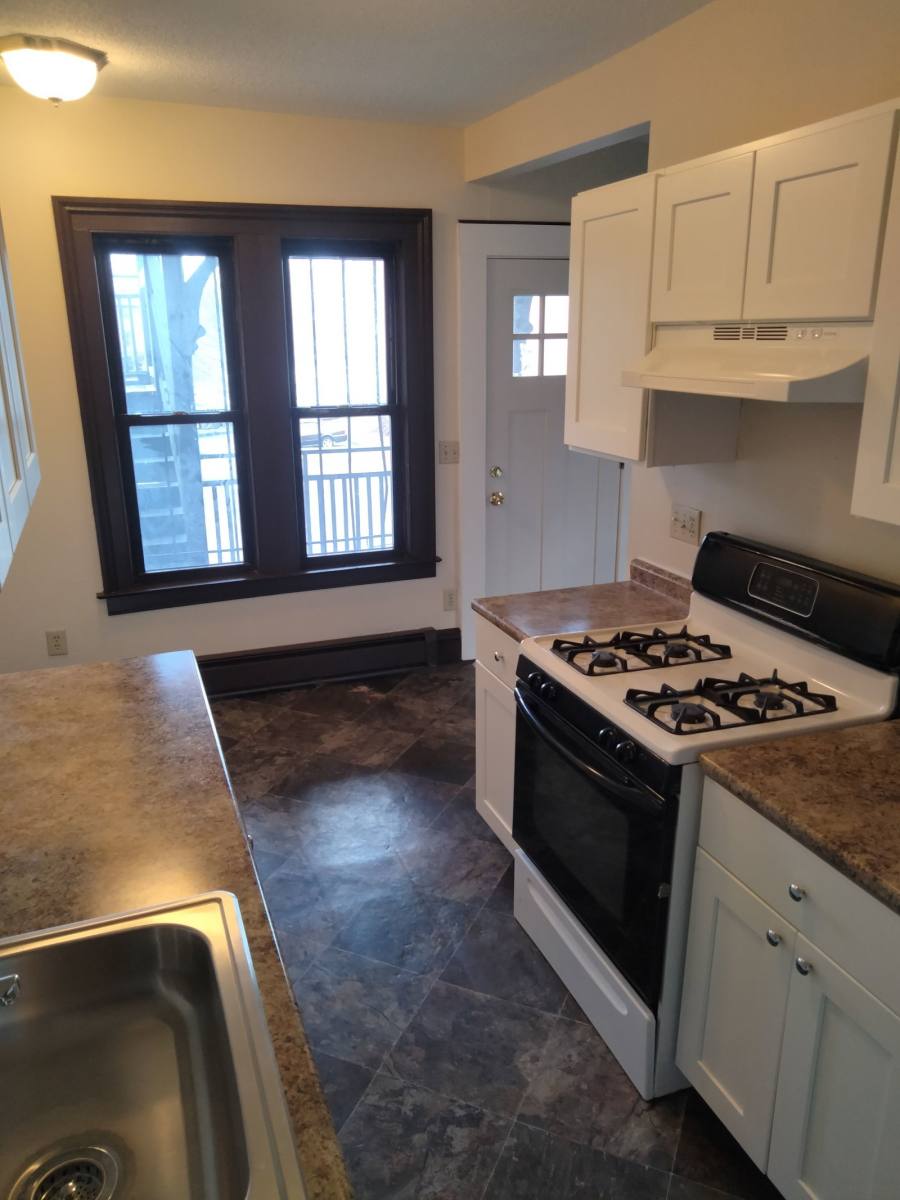 Apartment for rent at 52 Alden St #202, Hartford, CT 06114