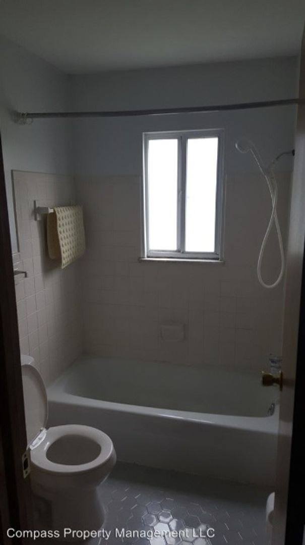 Apartment for rent at 600 Wooddale Terrace, Greenwood, IN 46142
