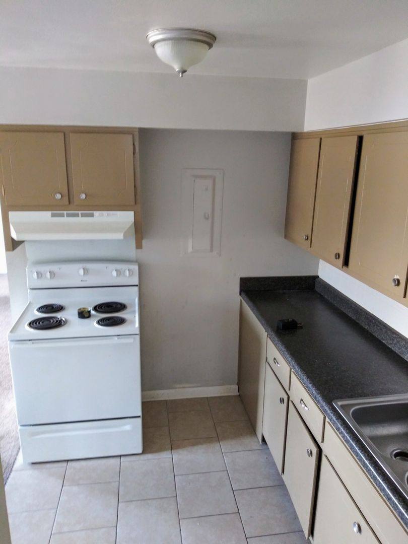Apartment for rent at 600 Wooddale Terrace, Greenwood, IN 46142