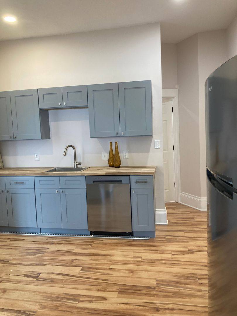 Apartment for rent at 6701 Madison Ave, Cleveland, OH 44102