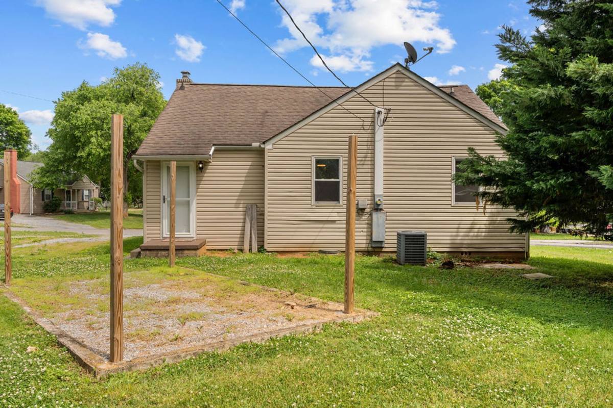 House for rent at 1835 Dalton St, Alcoa, TN 37701