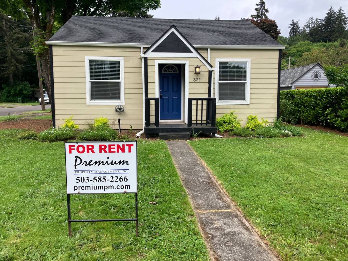 House for rent at 321 Magnolia Court NW, Salem, OR 97304
