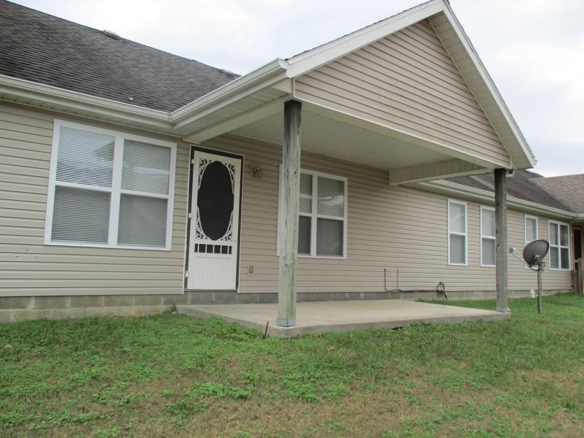 House for rent at 139 Woodland Dr N, Branson, MO 65616