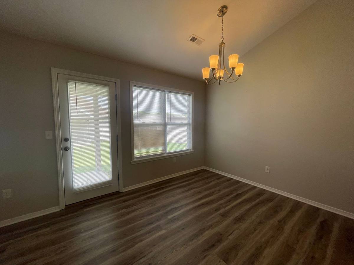 House for rent at 139 Woodland Dr N, Branson, MO 65616