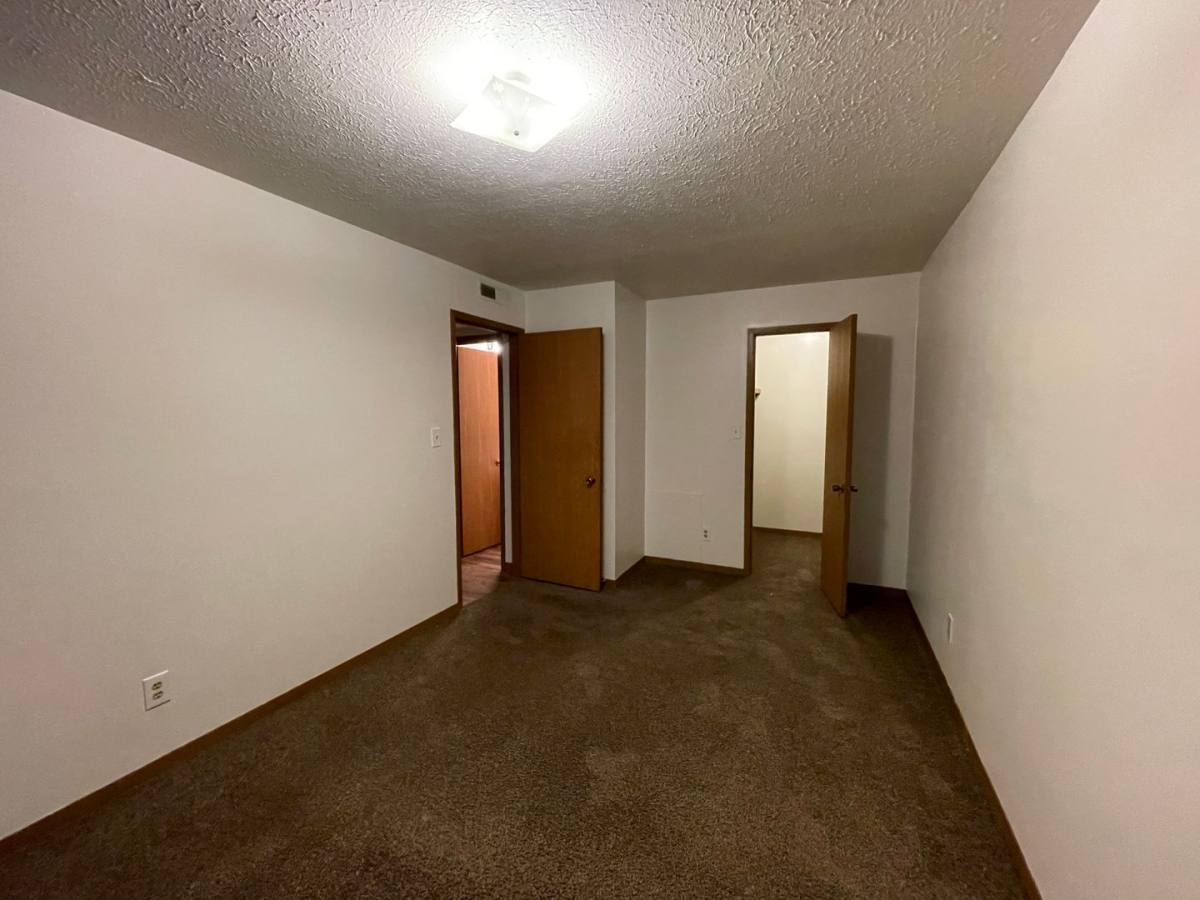 Apartment for rent at 435 S Silverwood Lane, Goshen, IN 46526