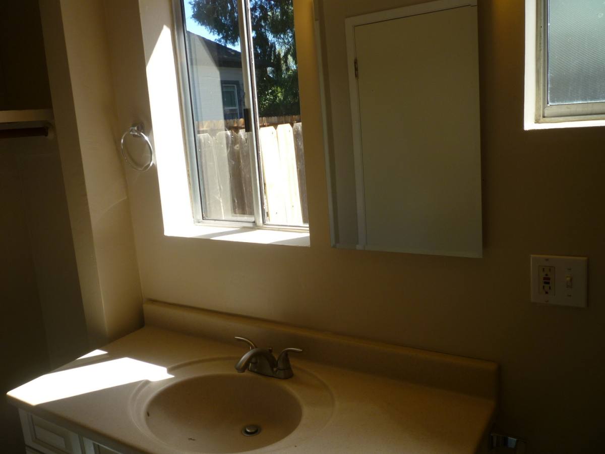 House for rent at 332 W 20th St, Chico, CA 95928