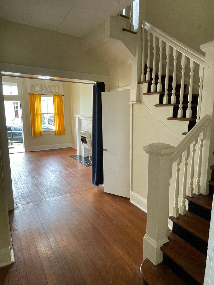 Townhouse for rent at 2717-19 Milan St, New Orleans, LA 70125