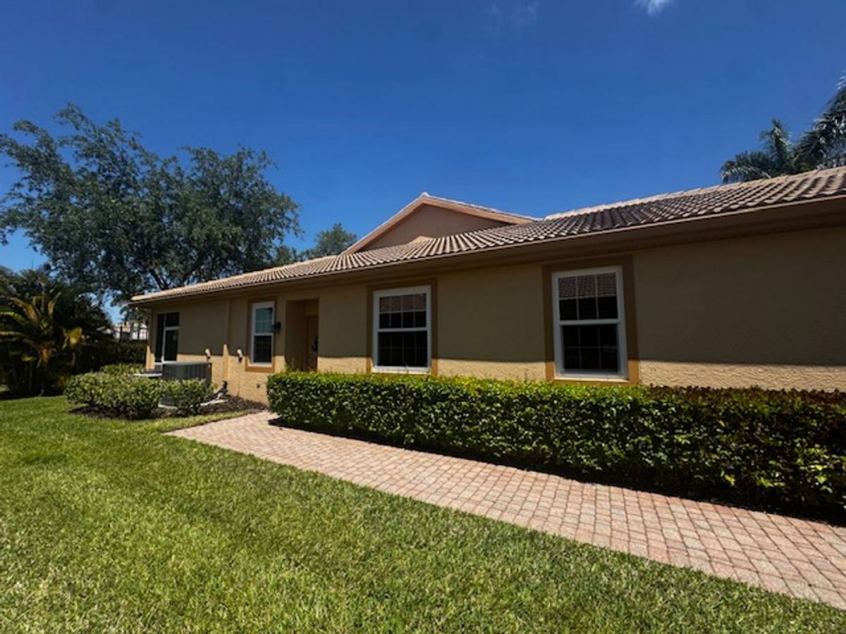 House for rent at 7850 Lake Sawgrass Loop, Fort Myers, FL 33907