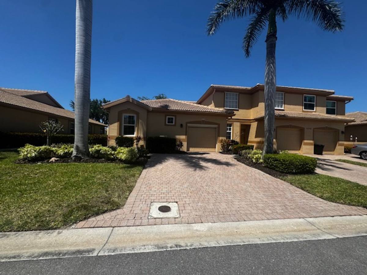 House for rent at 7850 Lake Sawgrass Loop, Fort Myers, FL 33907