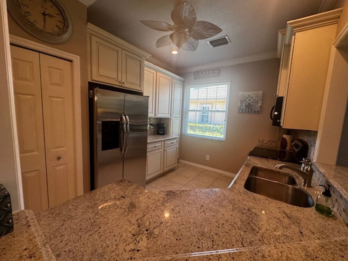 House for rent at 7850 Lake Sawgrass Loop, Fort Myers, FL 33907