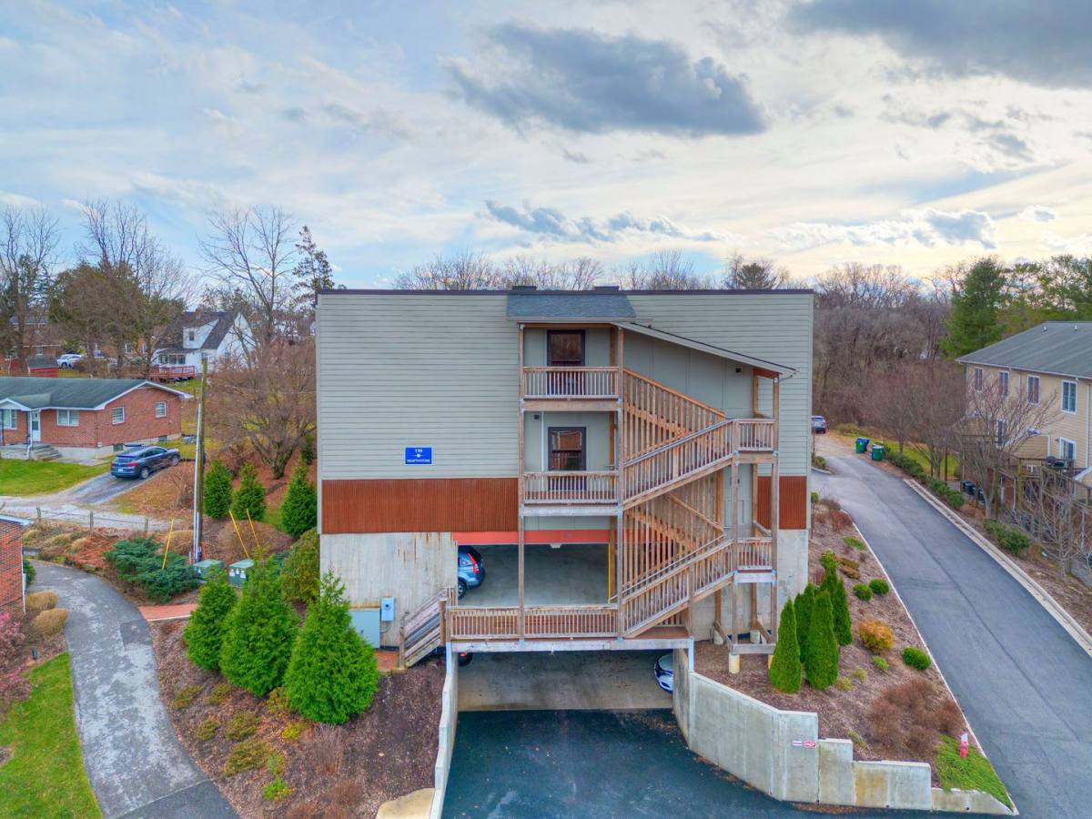 Apartment for rent at 116 Hearthstone Dr, Blacksburg, VA 24060