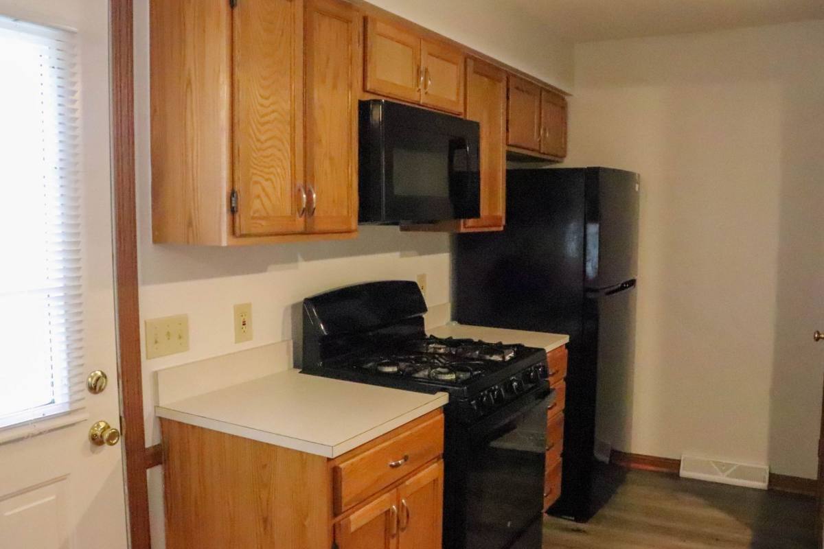 302 Wrexham, Maumee, OH 43537 - Apartment for Rent - Image 2