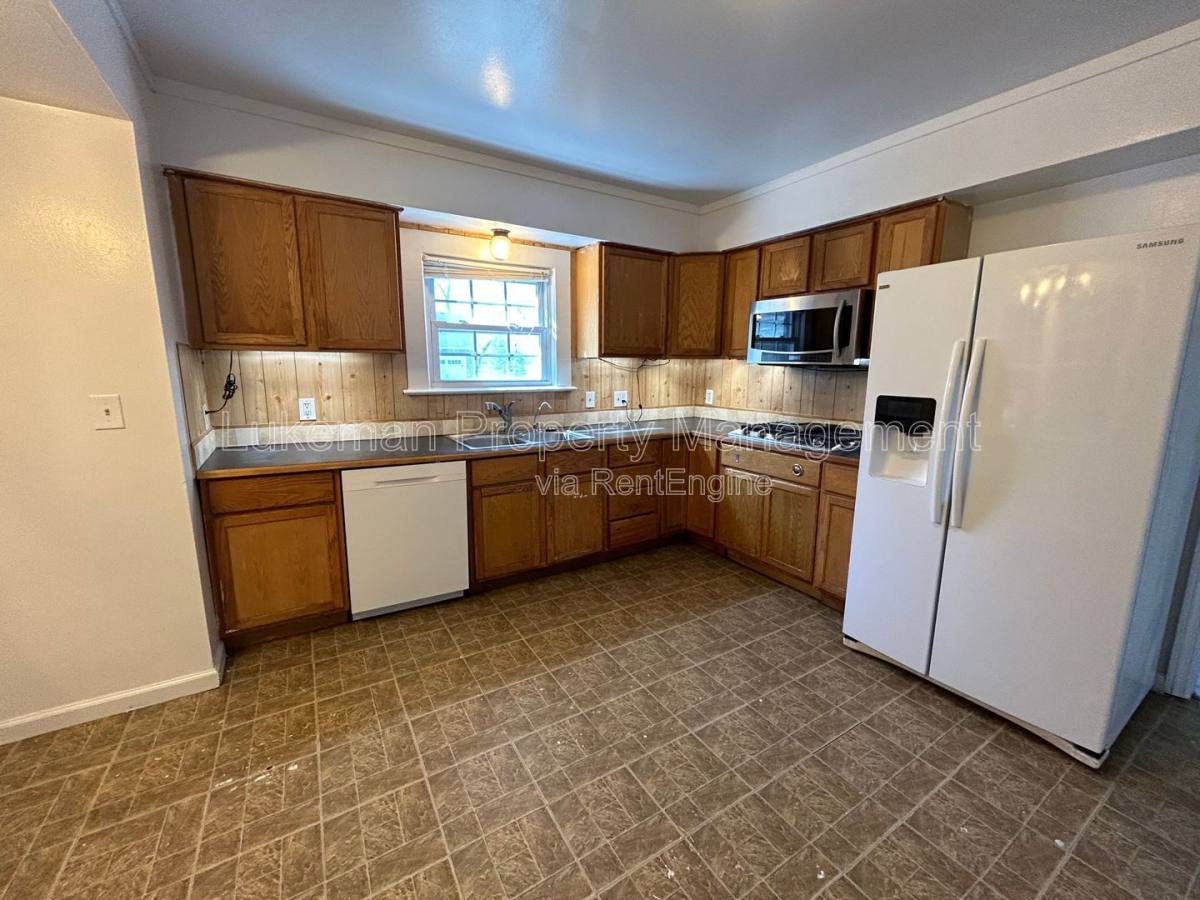 House for rent at 2004 Woodward Ave, Kalamazoo, MI 49007