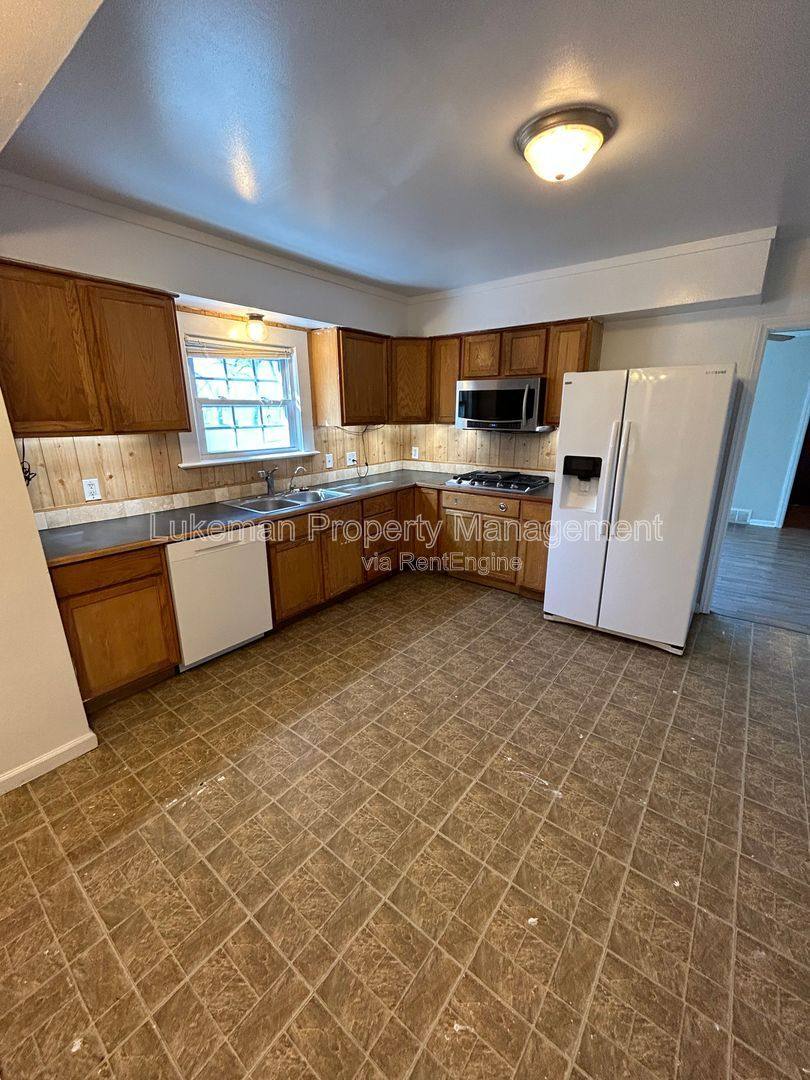 House for rent at 2004 Woodward Ave, Kalamazoo, MI 49007