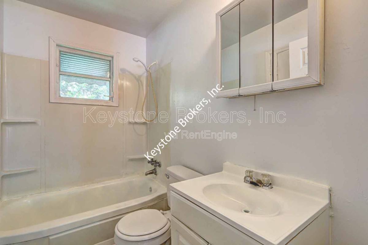 Apartment for rent at 3495 Charleston Circle, Macon, GA 31204