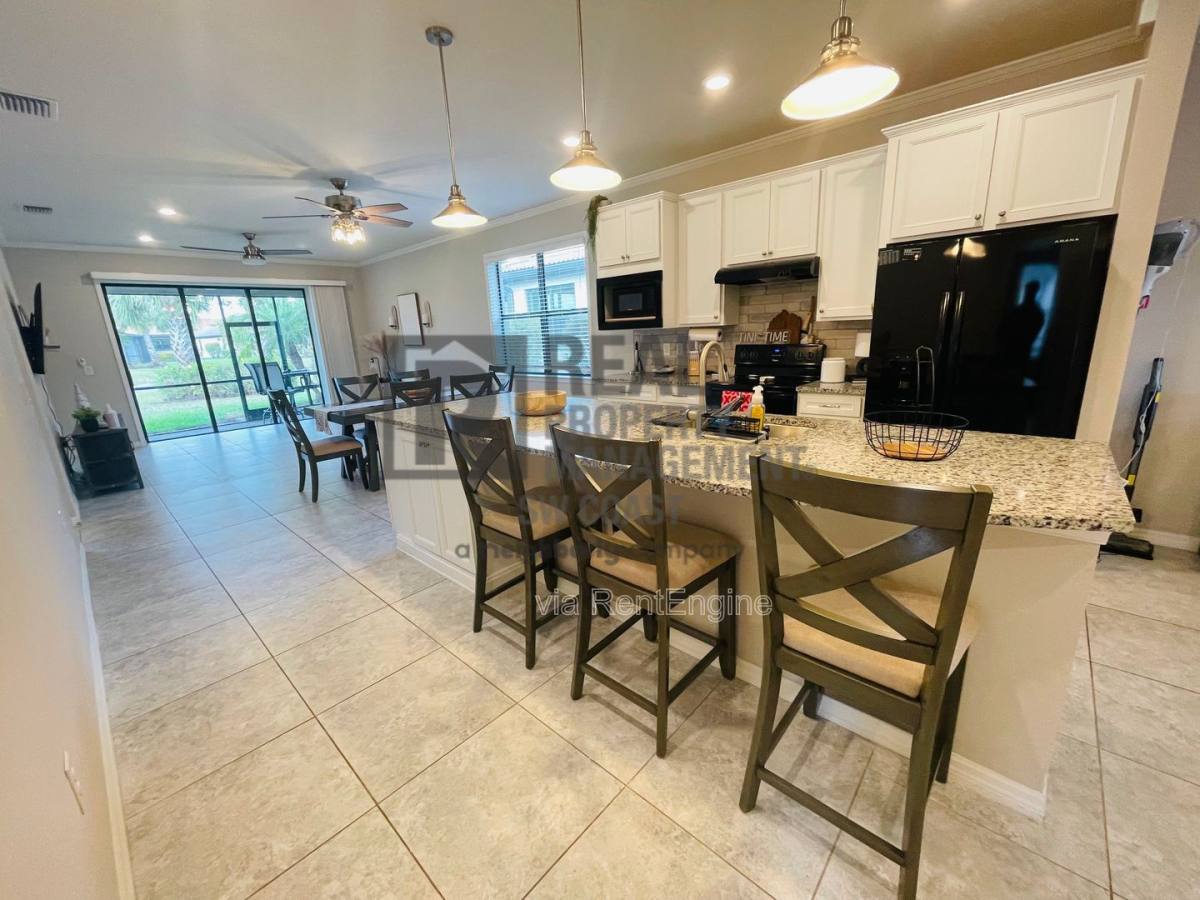 Apartment for rent at 10900 Glenhurst St, Fort Myers, FL 33913