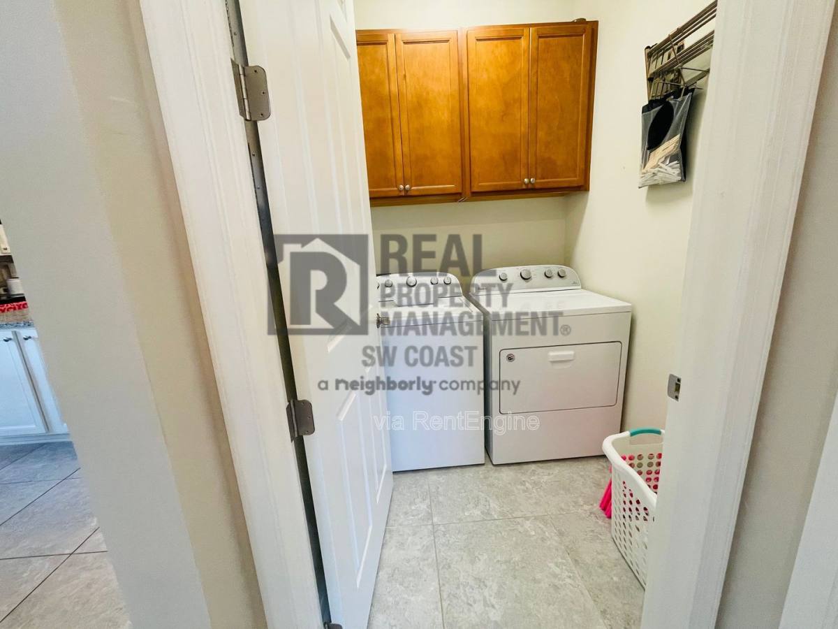 Apartment for rent at 10900 Glenhurst St, Fort Myers, FL 33913