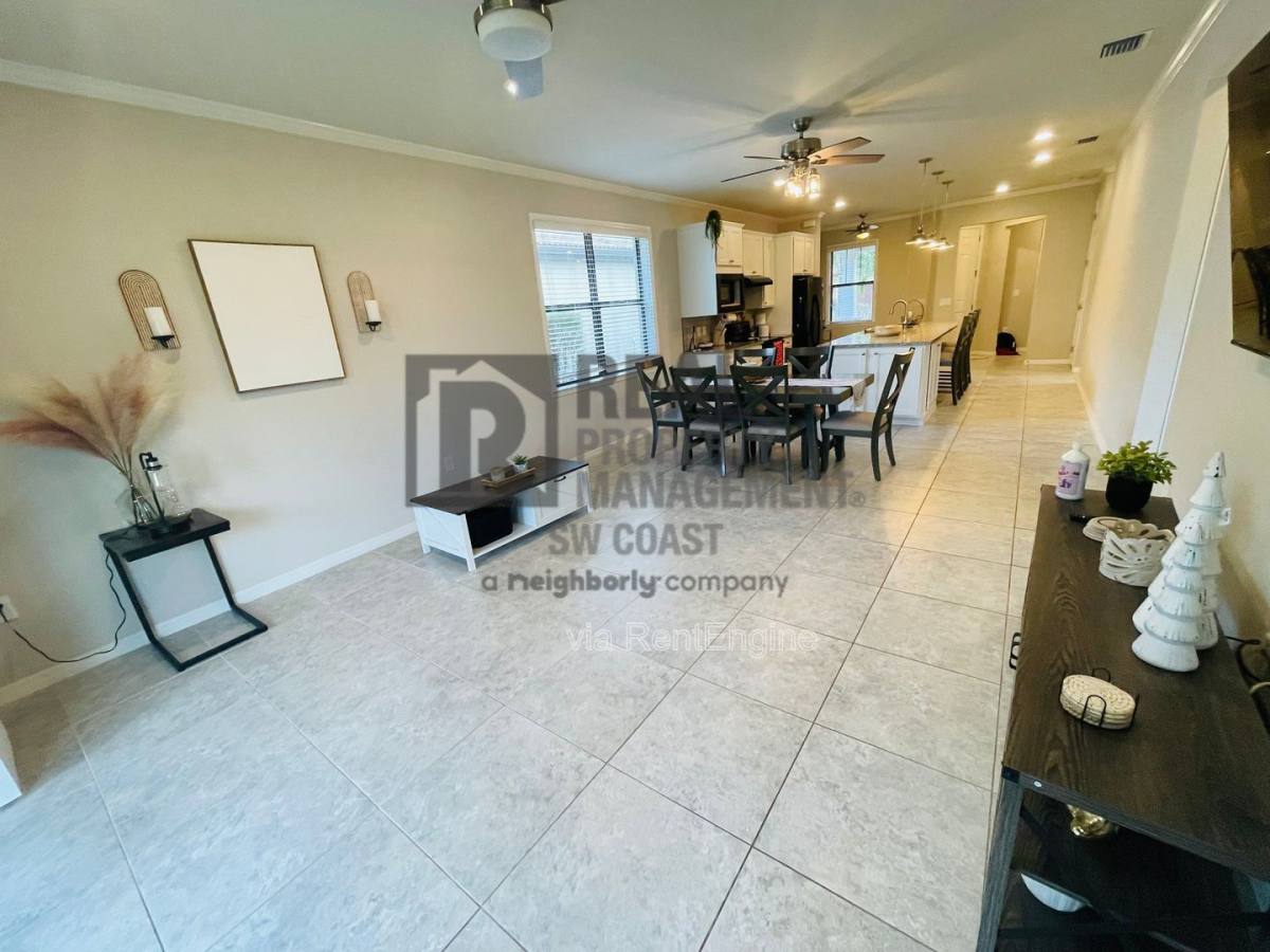 Apartment for rent at 10900 Glenhurst St, Fort Myers, FL 33913