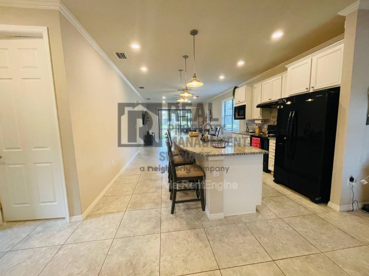 Apartment for rent at 10900 Glenhurst St, Fort Myers, FL 33913