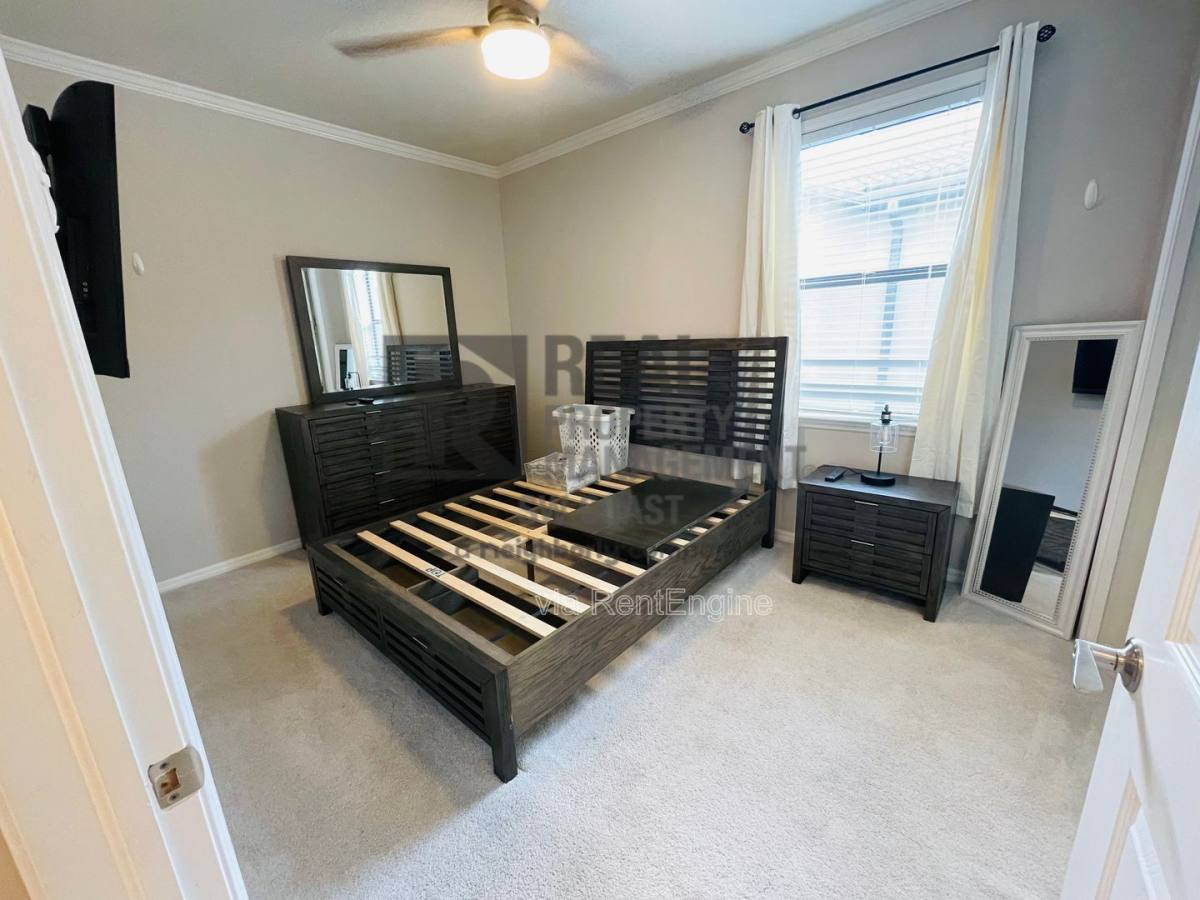 Apartment for rent at 10900 Glenhurst St, Fort Myers, FL 33913