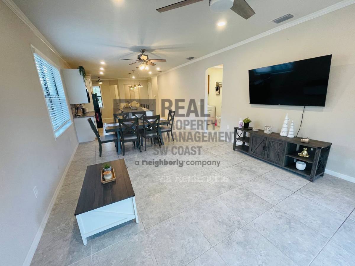 Apartment for rent at 10900 Glenhurst St, Fort Myers, FL 33913
