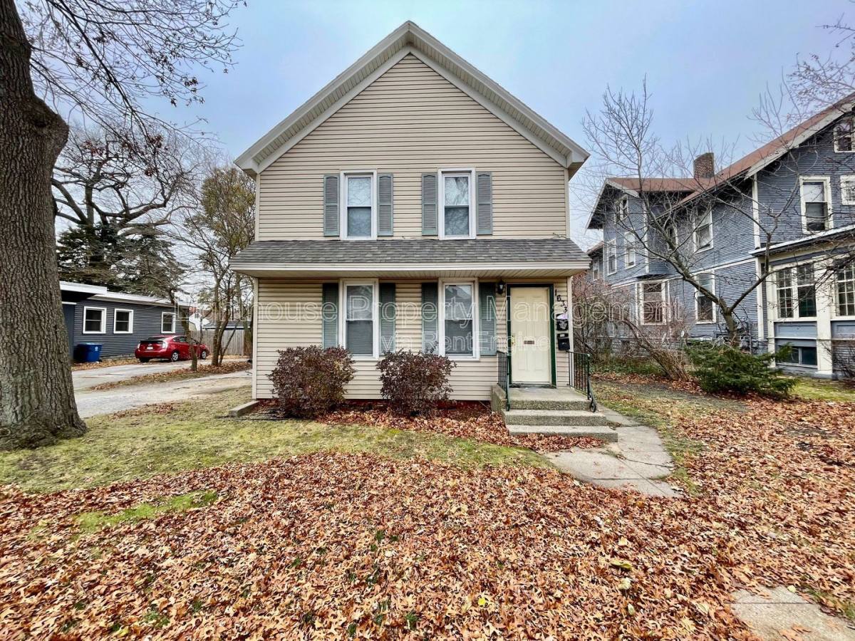 Apartment for rent at 1633 Peck St #1, Muskegon, MI 49441