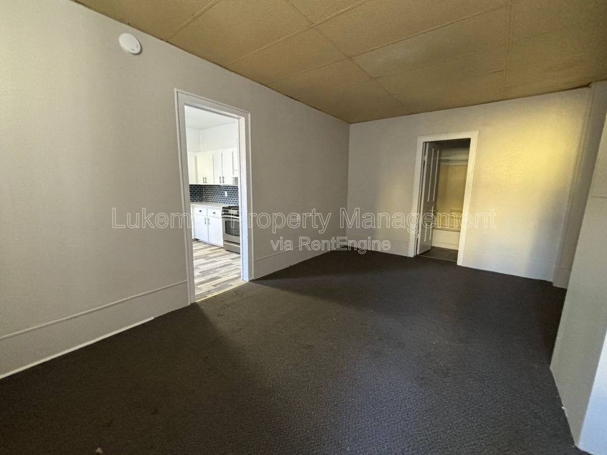 Apartment for rent at 515 Locust St #3, Kalamazoo, MI 49007